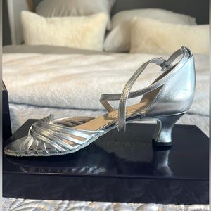 Werner-Kern women’s dance shoes. Silver size 8.